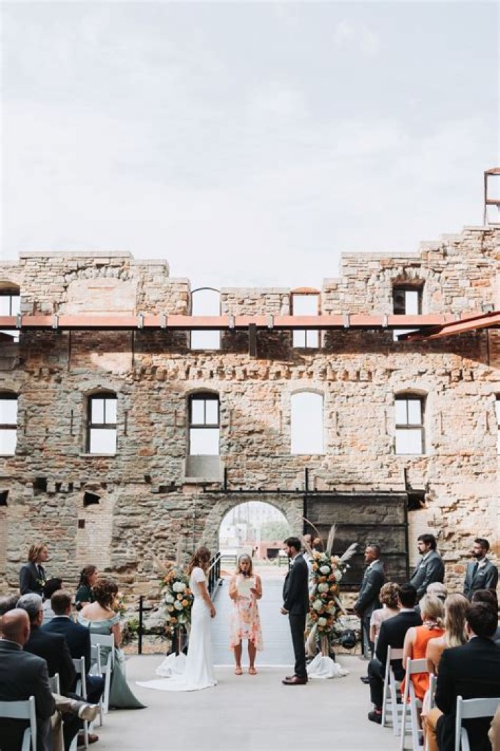 Is 200 people too many for a wedding?